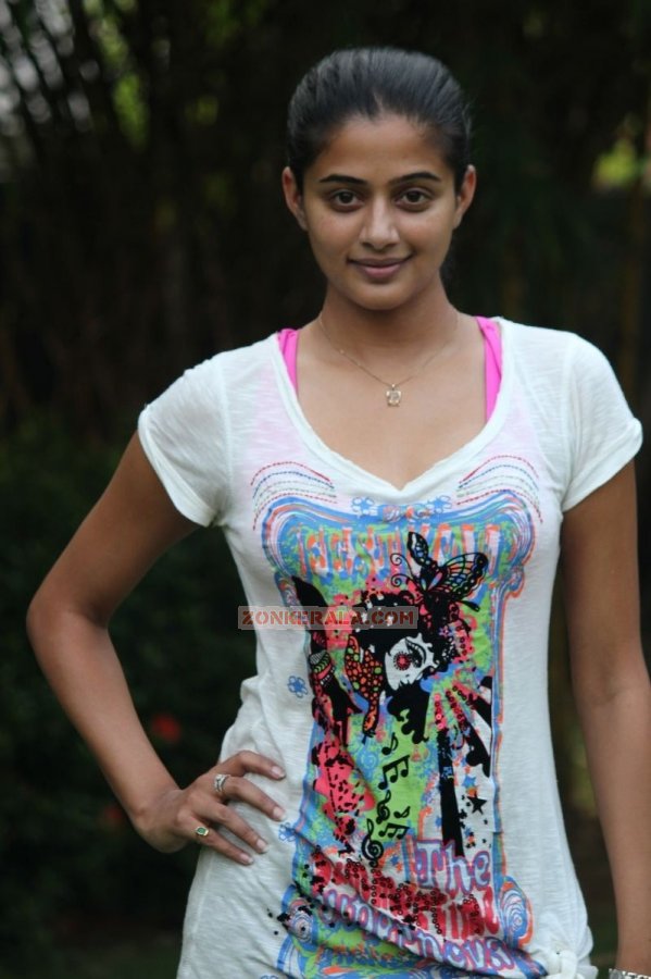 Priyamani 7014