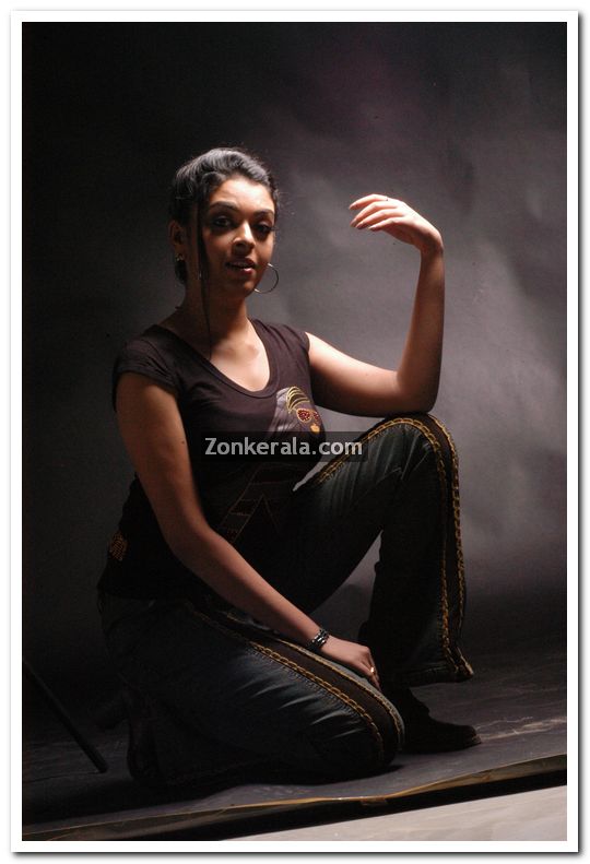 Actress Radhika Photo 1