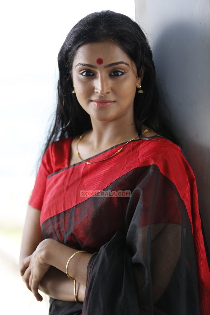 Remya Nambeesan 1960