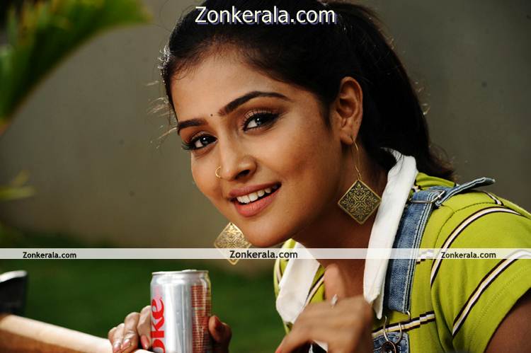 Remya Nambeesan Latest Pic 4