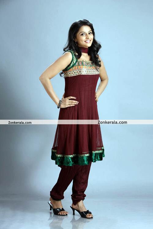 Remya Nambeesan New Pics05