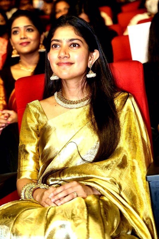 Cinema Actress Sai Pallavi Wallpaper 9543