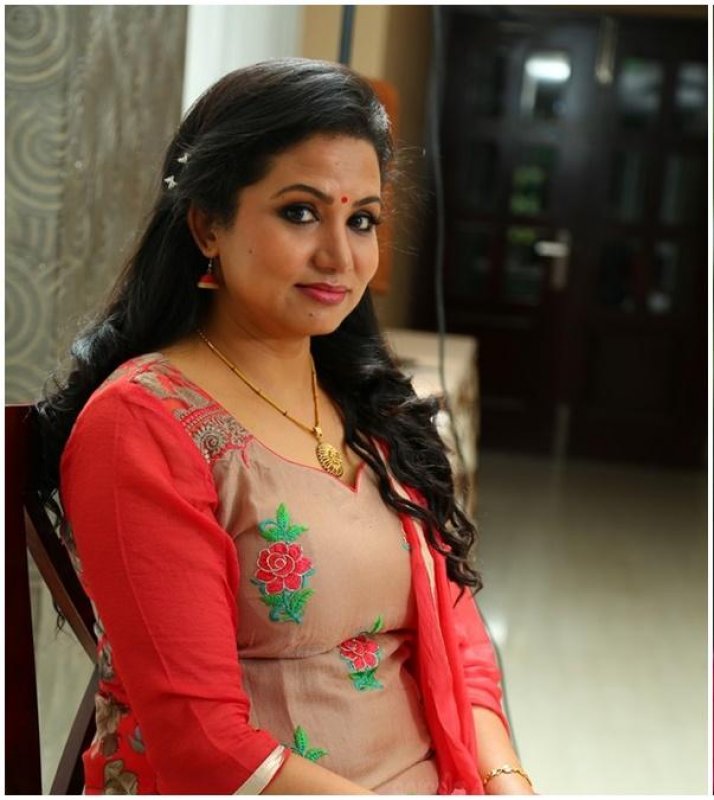 South Actress Sheelu Abraham Recent Pictures 3385