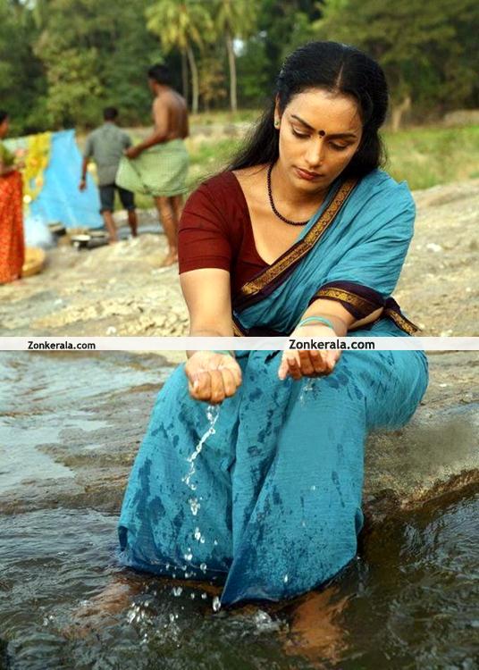 Swetha Menon Hot Rathinirvedam Photos 7