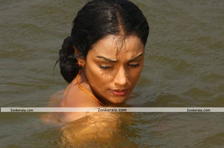 Swetha Menon Hot Stills 5