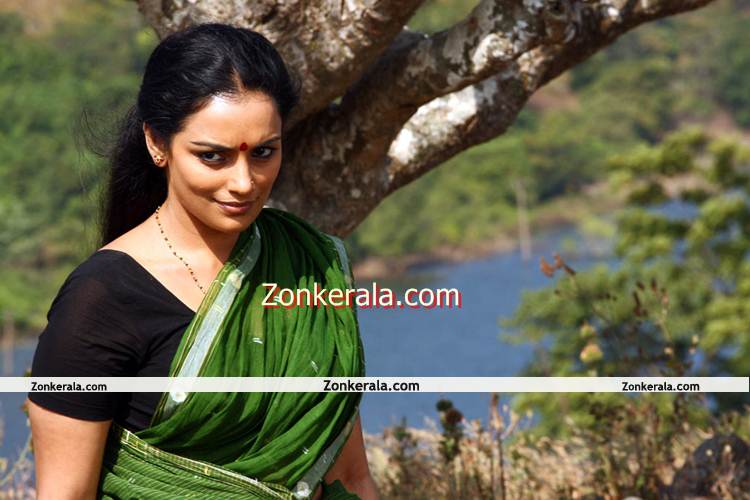 Swetha Menon Spicy Photo3