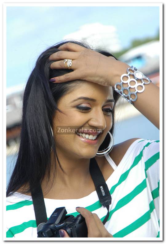 Actress Vimala Raman 25