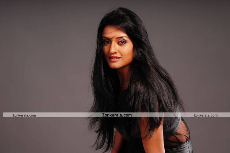 Vimala Raman Latest Hot Pictures 6