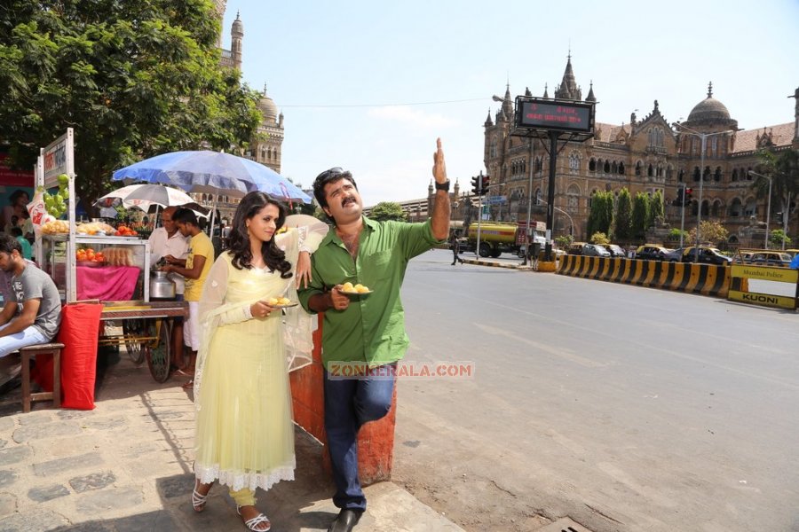 Anoop Menon Bhavana In Angry Babies 67