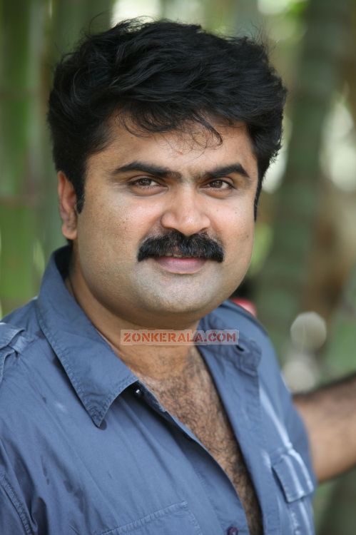 Anoop Menon In Banking Hours 587