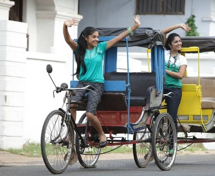 Archana Kavi And Rima Kallingal 2