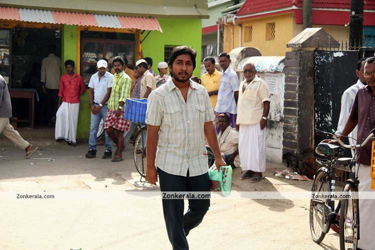 Vineeth Sreenivasan Still From Chappa Kurishu 3