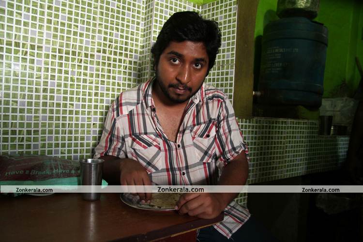 Vineeth Sreenivasan Still From Chappa Kurishu 5