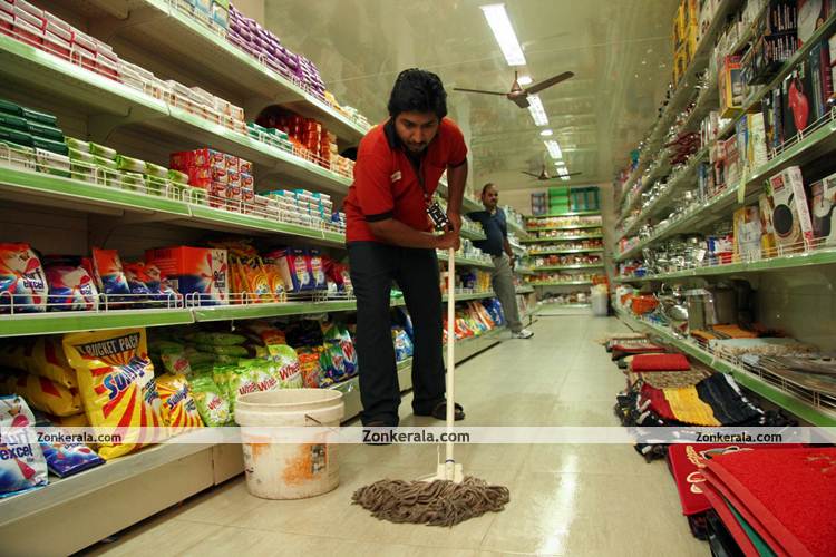 Vineeth Sreenivasan Still From Chappa Kurishu 7