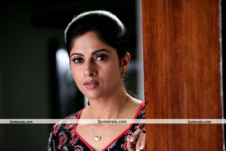 Nadiya Moithu In Movie Doubles 6