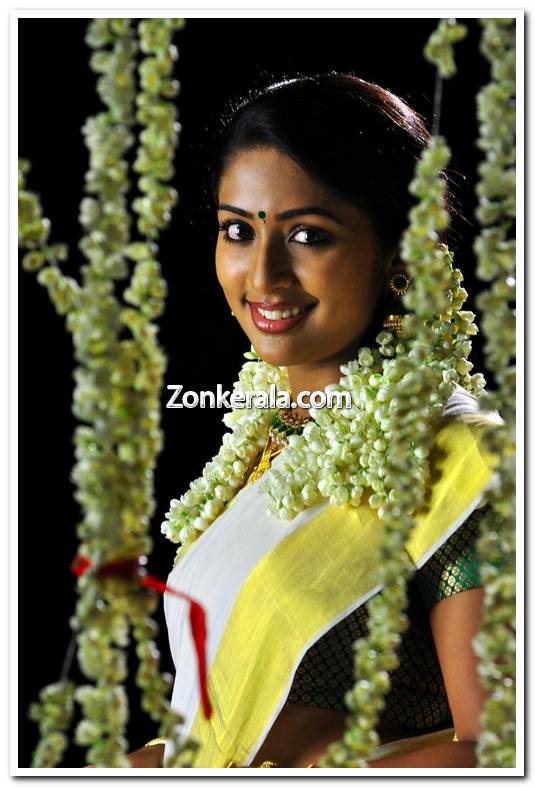 Navya Nair Photo 2