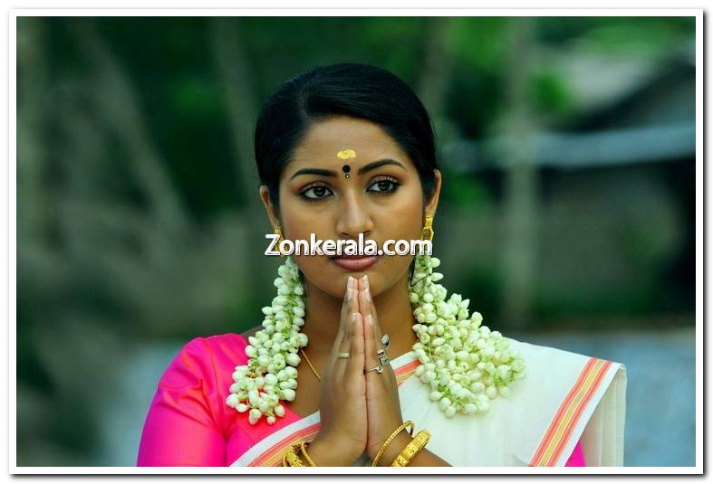 Navya Nair Photo 3