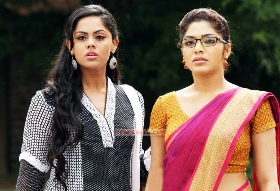 Karthika Nair Rima Kallingal In Kammath And Kammath 780