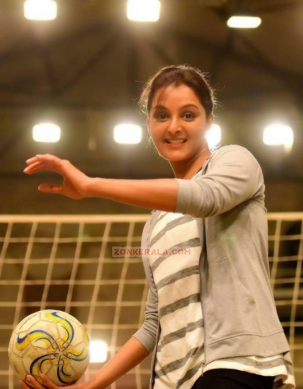 Manju Warrier In Karinkunnam Sixes Movie Wallpaper 694