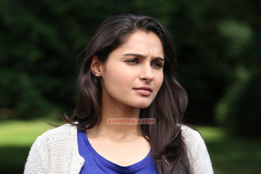 Andrea Jeremiah London Bridge 546