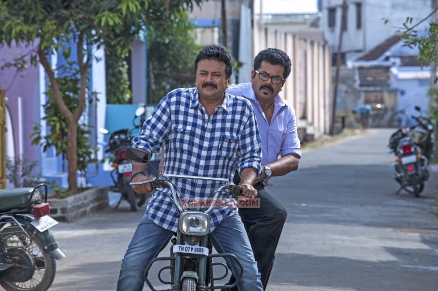 Jayaram And Mukesh In Lucky Star 310