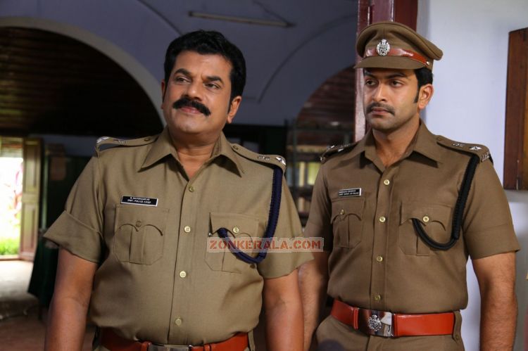 Mukesh And Prithviraj Masters Still 100