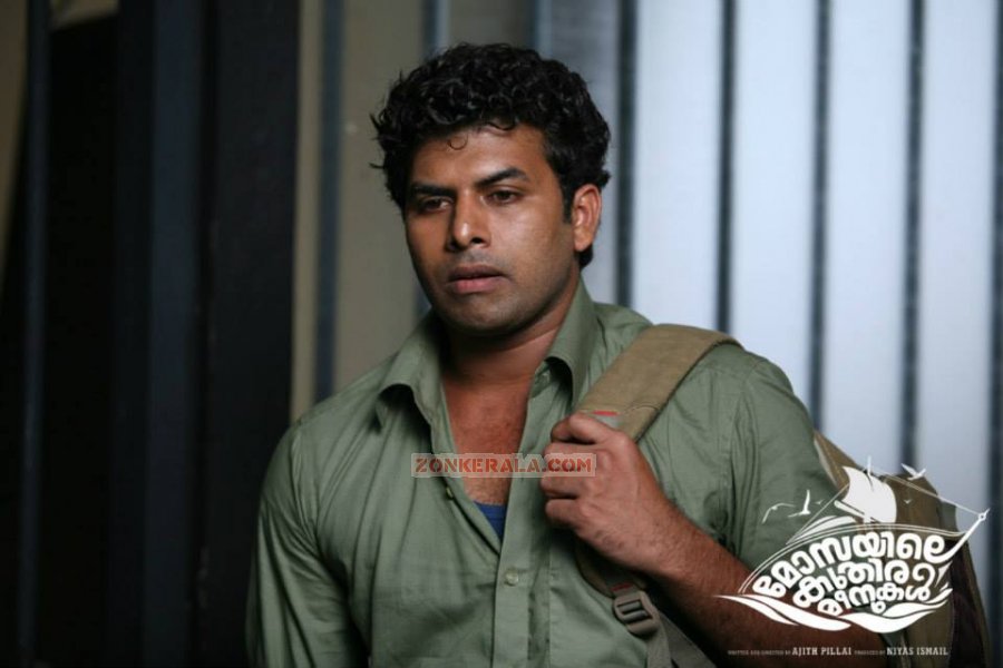 Sunny Wayne In Mosayile Kuthira Meenukal 7