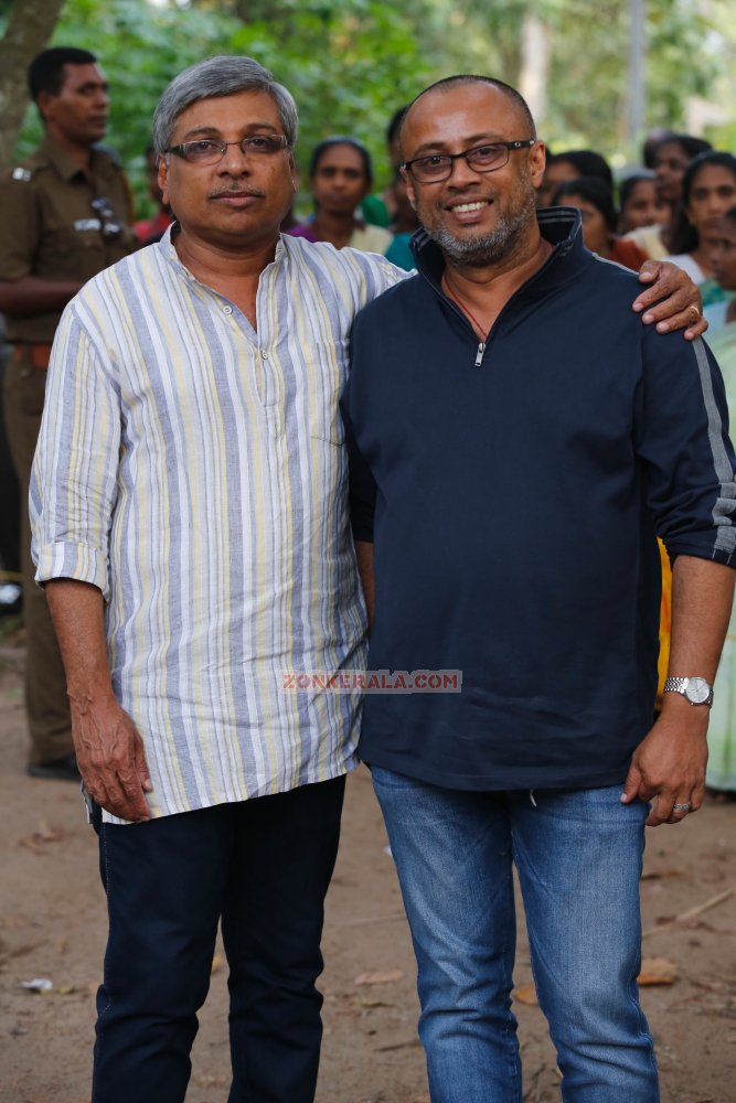 Director Kamal And Lal Jose At Nadan Location 520