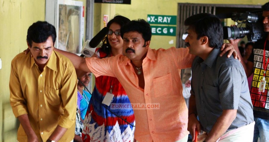 Dileep And Kalabhavan Prajod In Nadodi Mannan 910