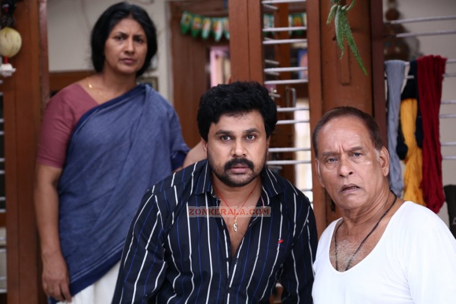 Dileep And Babu Nampoothiri In Sringaravelan 29