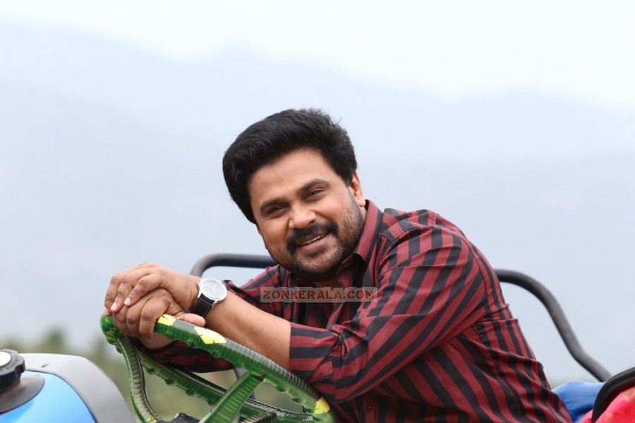 Dileep And Vedhika In Sringaravelan 12