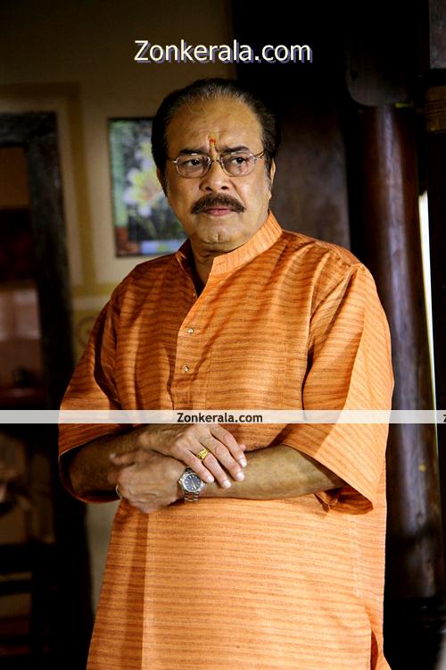 Janardhanan In Ulakam Chuttum Valiban 4