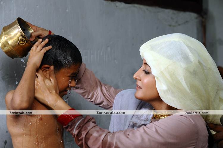 Raima Sen Still From Veeraputhran 1