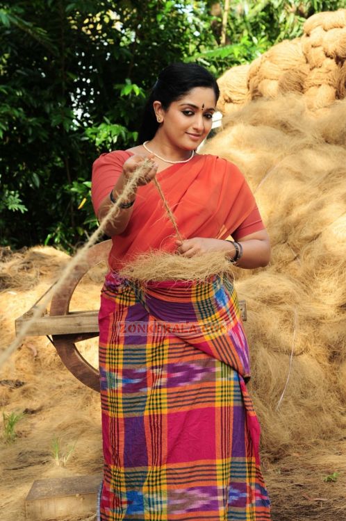 Kavya Madhavan Making Coir In Venicile Vyapari 242