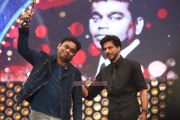 A R Rahman And Shahrukh Khan At Vijay Awards 120