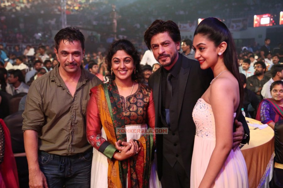 Arjun Shahrukh Khan At Vijay Awards 82