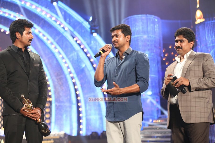 Siva Karthikeyan And Vijay At Vijay Awards 489