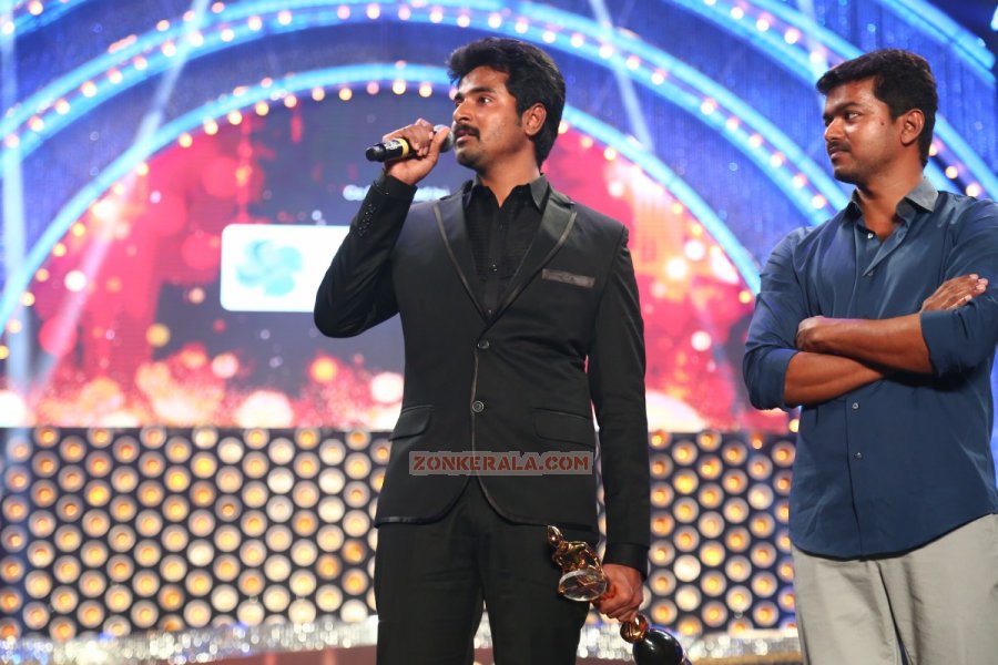 Siva Karthikeyan Ilaiyathalapathy Vijay At Vijay Awards 76