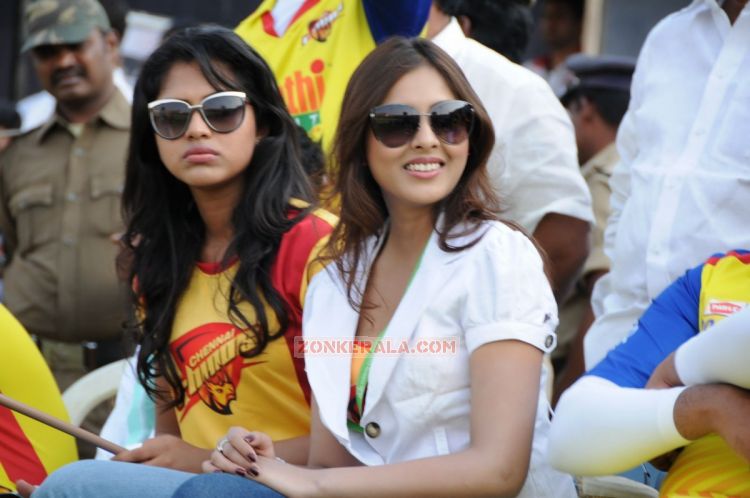 Amala Paul And Madhushalini 570