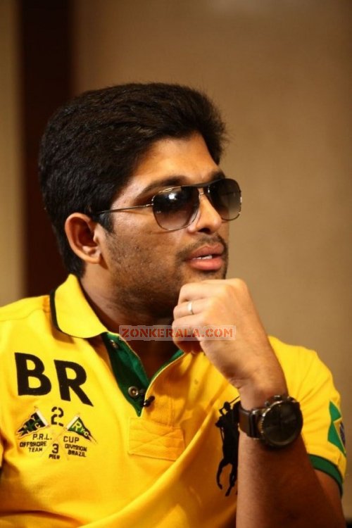 Allu Arjun In Kerala Photos 1100