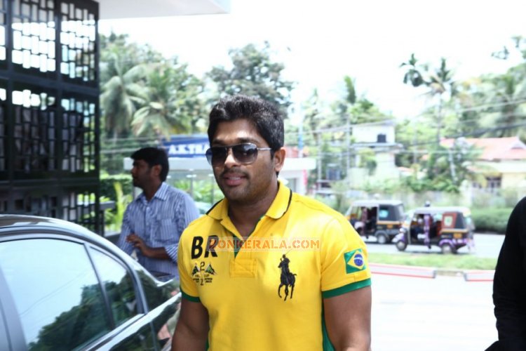 Allu Arjun In Kerala Photos 4061