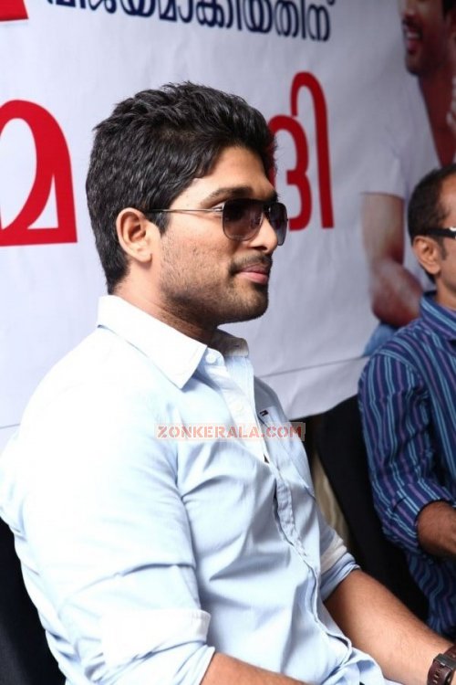 Allu Arjun In Kerala Photos 5510