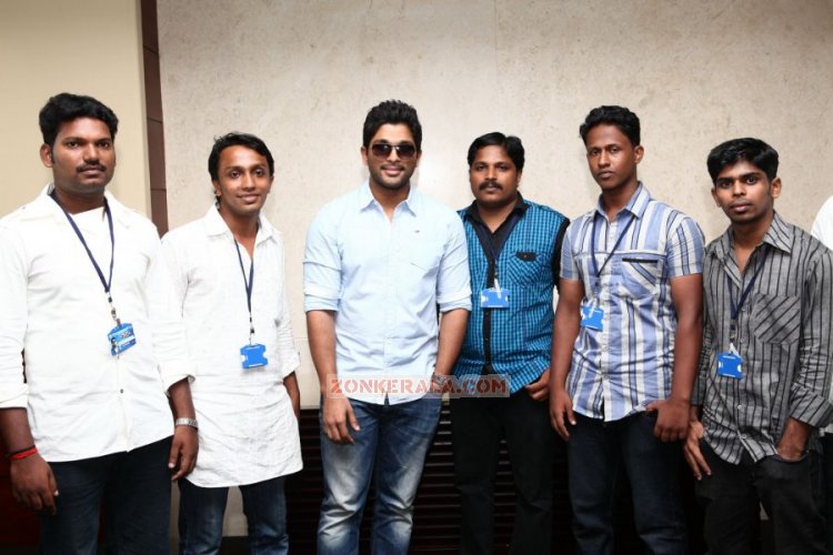 Allu Arjun In Kerala Stills 4281