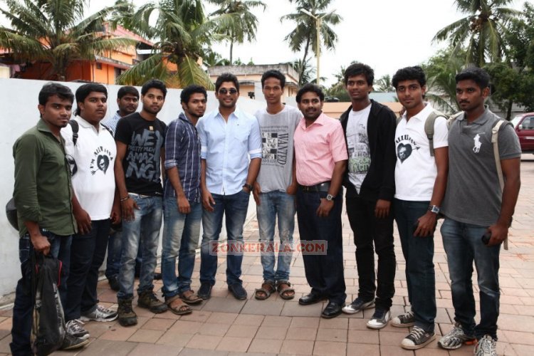 Allu Arjun In Kerala Stills 5224