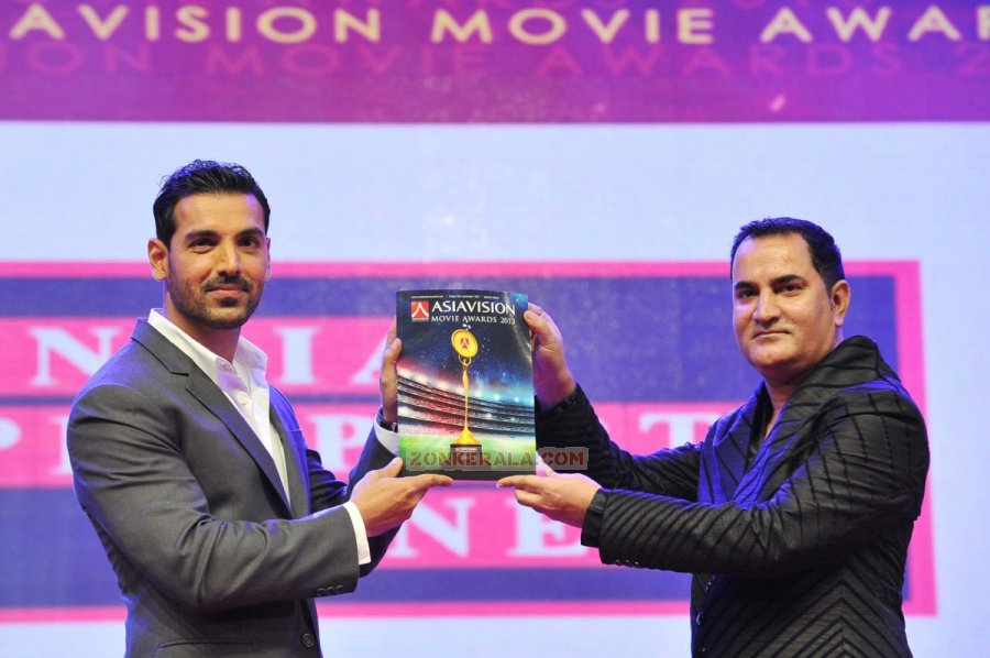 John Abraham At Asiavision Movie Awards 2013 482