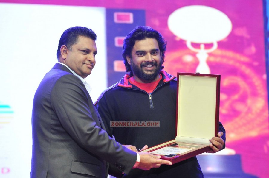 Madhavan At Asiavision Movie Awards 2013 942