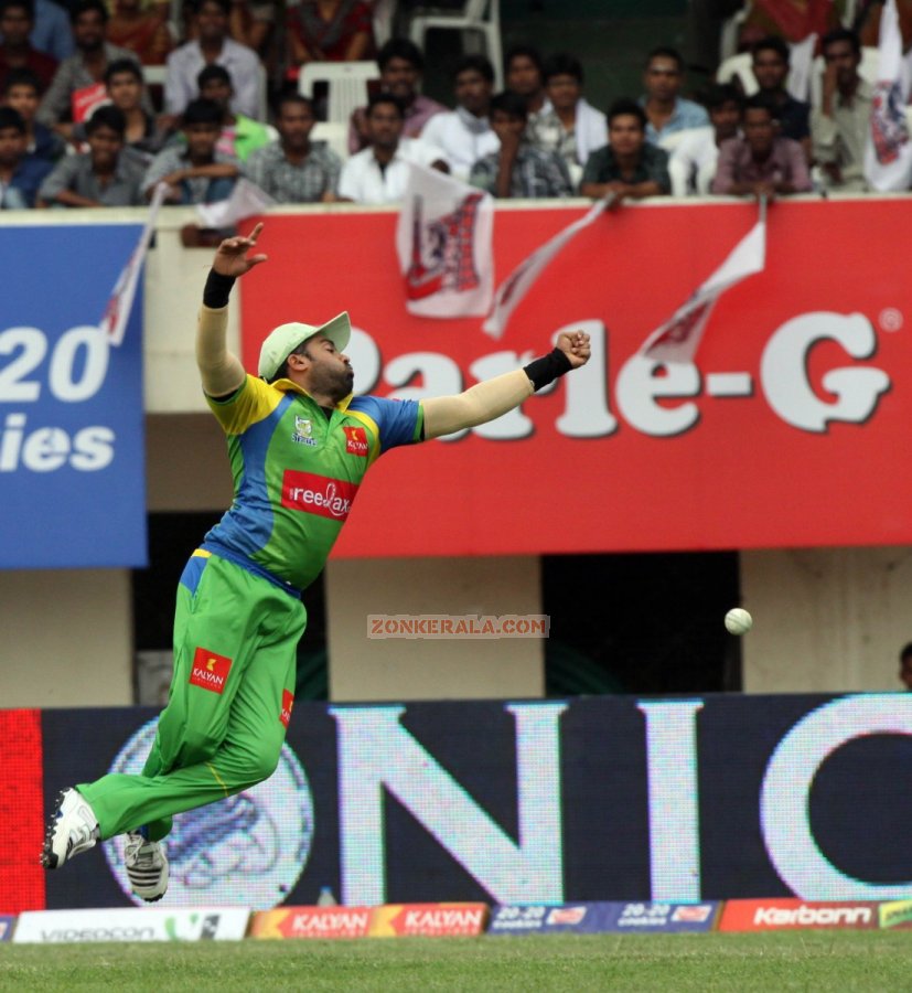 Ccl 3 Kerala Strikers Vs Bhojpuri Dabanggs 8153