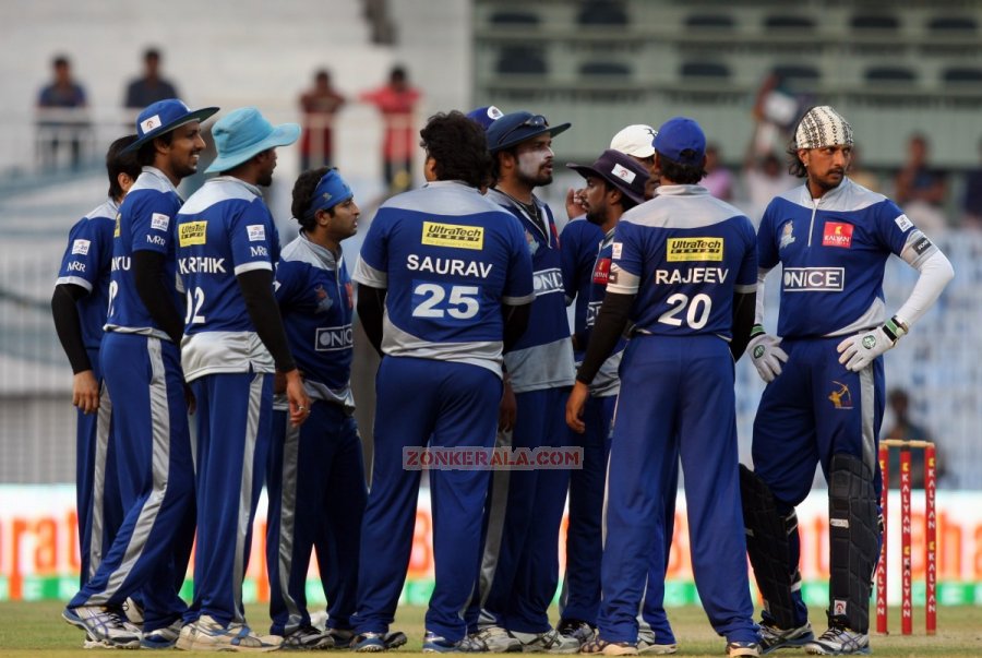 Ccl 3 Kerala Strikers Vs Karnataka Bulldozers Photos 187