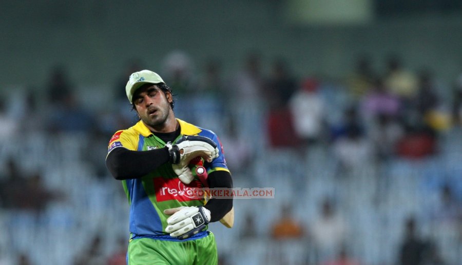 Ccl 3 Kerala Strikers Vs Karnataka Bulldozers Stills 123