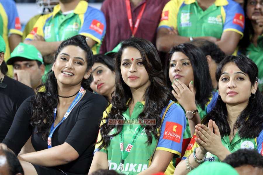 Bhavana Ccl4 Kerala Strikers Vs Chennai Rhinos Match 939